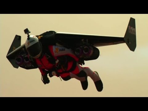 'Jetmen' soar over Dubai