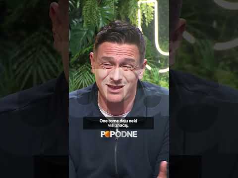 Voditelji umiru od smeha dok Bane Tomašević recituje lascivnu pesmu Arsena Dedića