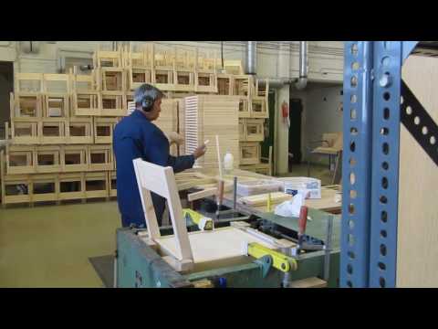 Pakila-tuolin kokoaminen