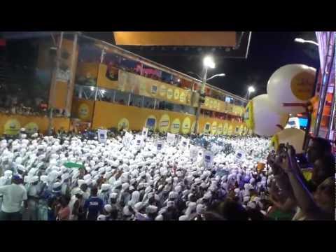 Afoxé Filhos de Gandhy entrando no corredor da Folia, Salvador, Carnaval 2012