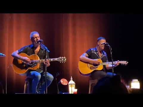 M-Clan - Maggie despierta + Te quiero igual (Calamaro) @ Vigo