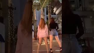 クリスマス美人。女子高生の腰つきはお好き❓