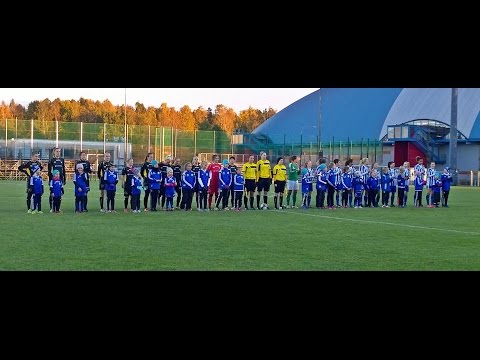 HooGee Mikropandat ja Kungfupandat saattamassa pelaajia kentälle Naisten Liigan ottelussa