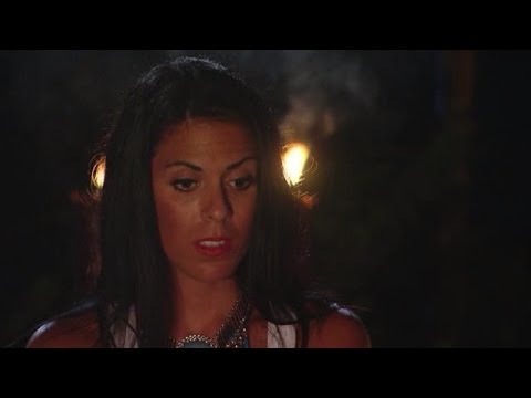 Ayse in shock om bizarre beelden - TEMPTATION ISLAND