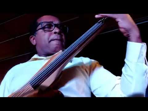 Fretless bass on the Ship 01