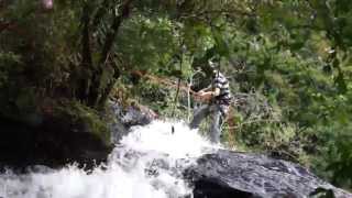 preview picture of video 'Cascading na Cachoeira do Machado 2 - Bueno Brandão - MG'
