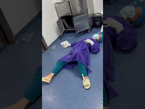 Bác sĩ chuẩn bị tiêm thuốc😁 #Soithan #noisoiongmem #bacsitung #pcnl #aroretic #akicare #tansoithan