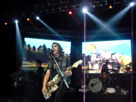 Pierce the Veil - Besitos (Live in Manila)