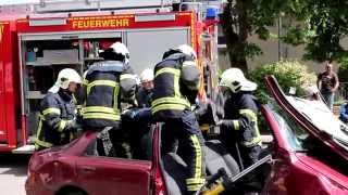 preview picture of video 'Einsatzvorführung Feuerwehr Kremmen - Verkehrsunfall'