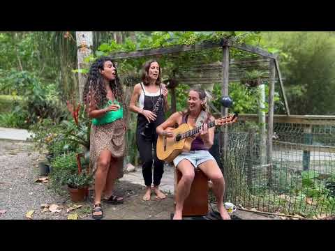 Cumbia Sobre El Mar - Felicity Lawless, MsEleneous and Priscila Rios