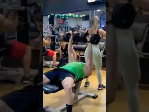 She sits on his face😱😂 🤯😳#shorts#gym#motivation#fitness#status#workout#trending