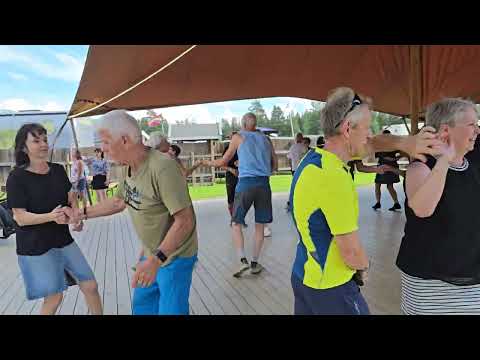 lover please med Sandins på festivalscena Dokka Camping 28.6.24 Dansnytt Jan Tore Eriksen