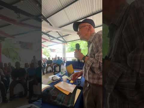 El padre Falla presentó en Ixcán, Quiché, el quinto volumen de su libro "Al atardecer de la vida"
