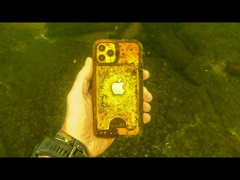 Finding Weapons and iPhones in the River! (Scuba Diving)