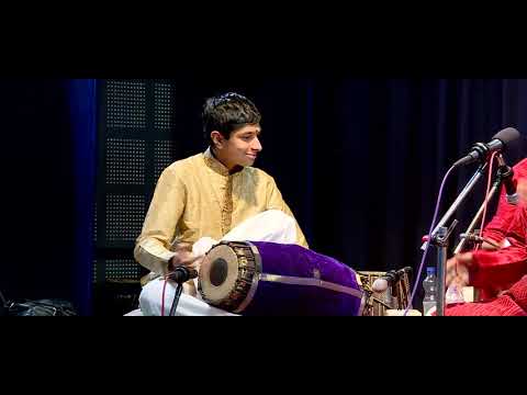 02 Chinna Naadena, Kalanidhi Ragam, DeshAdi, composed by Thyagarajar - Manish S Mahadevan Arangetram