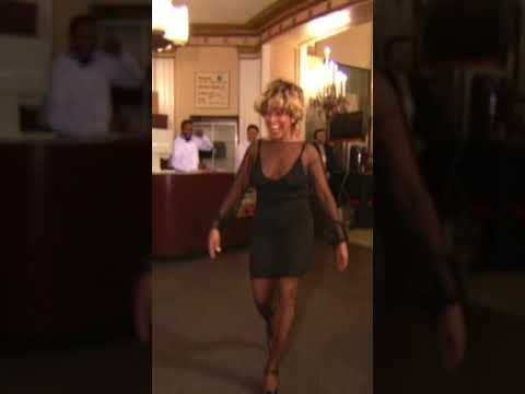 Iconic Diva = Iconic Entrance 💃🏽