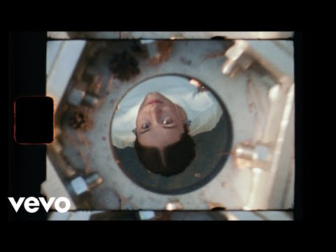 Video thumbnail for Dancer (up close)