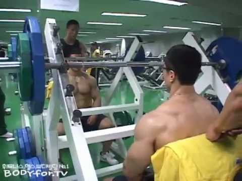 Bodybuilder Kang Kyung Won - Awesome Shoulder Workout
