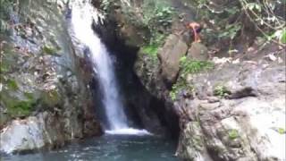 preview picture of video 'Remun Waterfalls, Sarawak'