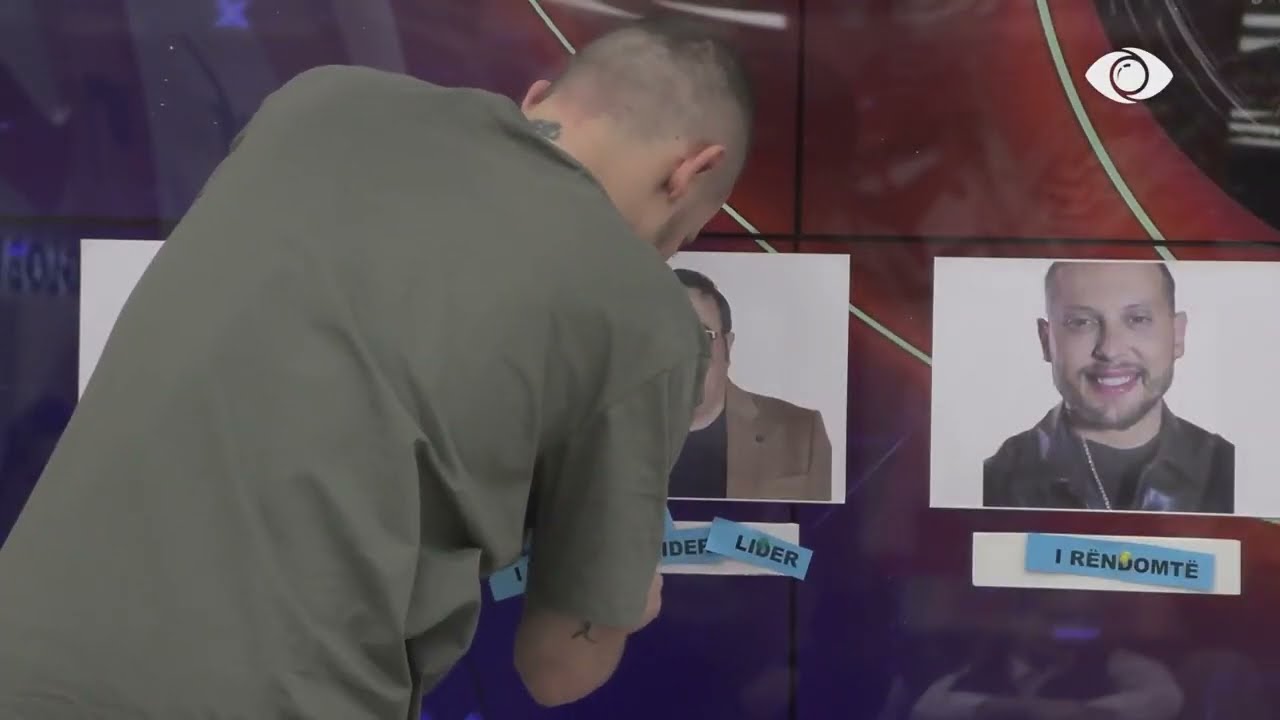 Loja e karaktereve, Graciano lë fatin që të vendosë për epitetet e banorëve