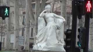 5.000 Jahre alte Isis Stuhl oder Teufelssessel in Rennes-les-Bains und Carcassonne in Südfrankreich