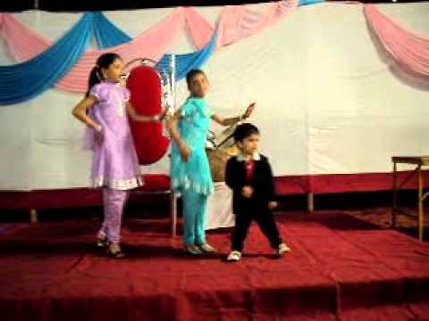 Ayesha-Arshee-Abdullah-Abubakhr Dance