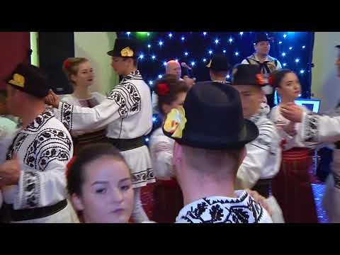 Ansamblul folcloric CUNUNA ASAUANILOR - Suita de dans de pe valea Trotusului