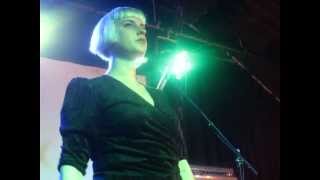 Molly Nilsson - Ten New Lives (Live @ London Fields Brewhouse, London, 10/08/13)