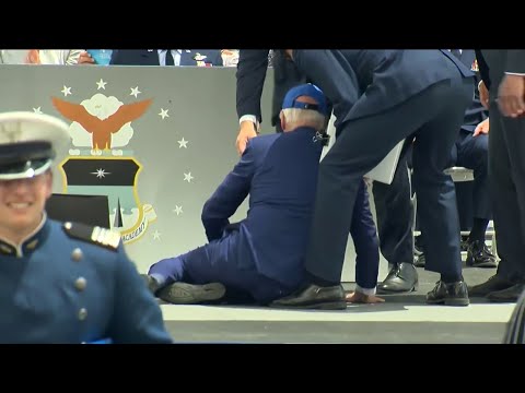 Джо Байден упал на сцене во время выпускной церемонии в Военно-воздушной академии