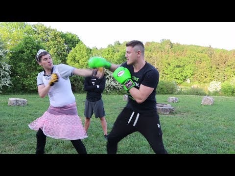 Profiboxer gegen Amateure auf der Street - REALE Sparring Challenge