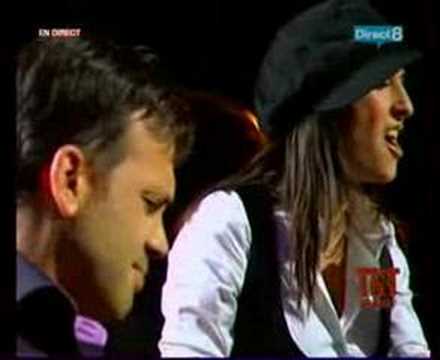 Victoria Petrosillo chantant Calling you