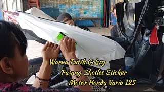 Download lagu Warna Putih Golssy * Proses Pasang Skotlet / Sticker Motor Honda Vario 125 @Nono.Variasi.97 mp3