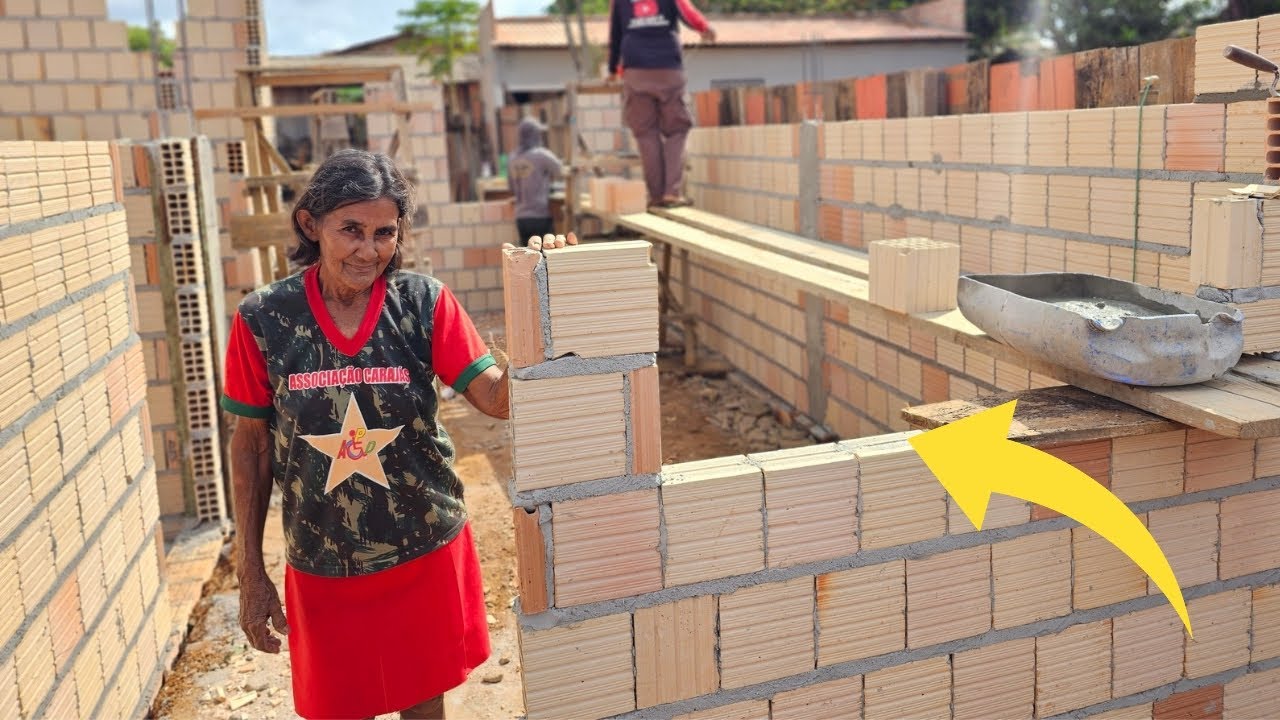 DONA ELVIRA MELHOROU E ESTÁ MUITO FELIZ COM SUA NOVA CASA!
