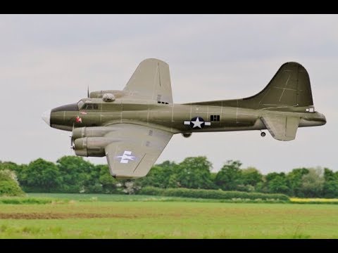 WW2 RC BOMBERS - BOEING B-17 & VICKERS WELLINGTON DISPLAY AT LMA RAF TIBENHAM - 2016