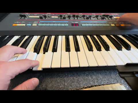 Roland Juno 106s 61-Key Programmable Polyphonic Synthesizer - Black image 11