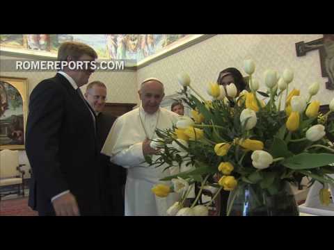Los reyes de Holanda visitan al Papa, y le regalan tulipanes para los Jardines Vaticanos