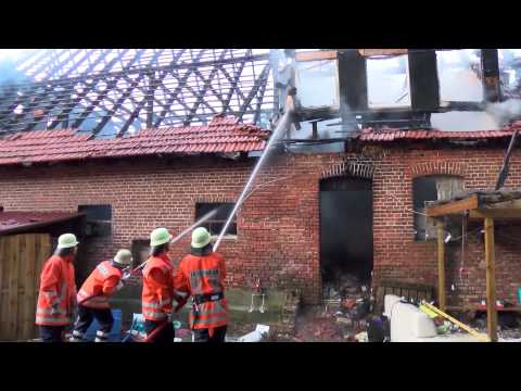 Feuer vernichtet altes Bauernhaus