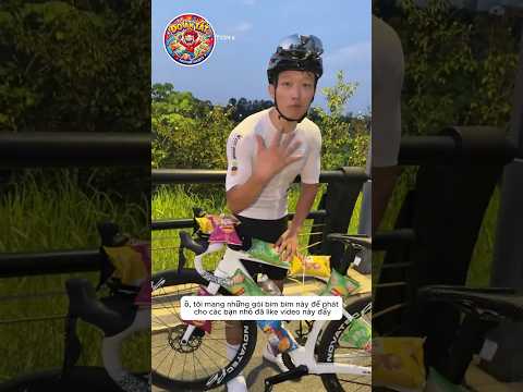 🚴 Chàng Trai Biến Xe Đạp Thành Cửa Hàng Bim Bim Di Động Gây Sốt! #shorts