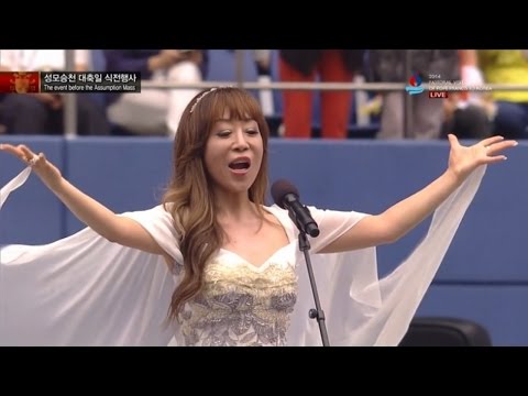 Sumi Jo(조수미) performs at the event before papal Mass 교황미사 식전행사