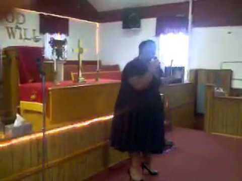 Tobbi White-Darks sings at Timmons Temple COGIC