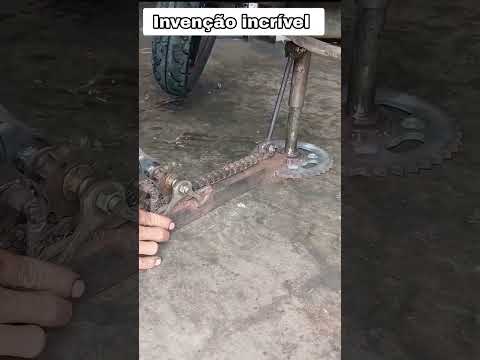 Inventou um macaco para mexer com motos