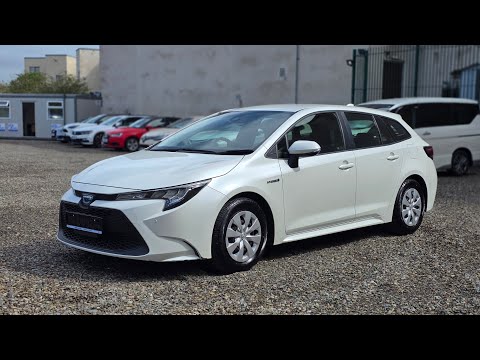 2019 Toyota Corolla Touring Hybrid - Image 2