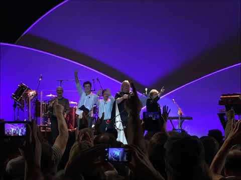 Yes Solo: 11/06 - Fish Out of Water (special features) - Interview with Chris Squire (audio only)