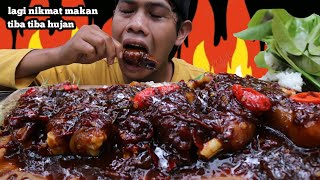 Download lagu LAGI NIKMAT NIKMAT NYA MAKAN HUJAN ! MUKBANG SEMUR KAKI KAMBING   LALABAN mp3