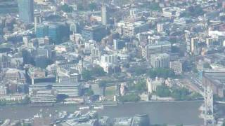 preview picture of video 'London from the air. From Canary Wharf to Wandsworth. LLegando a Londres.'