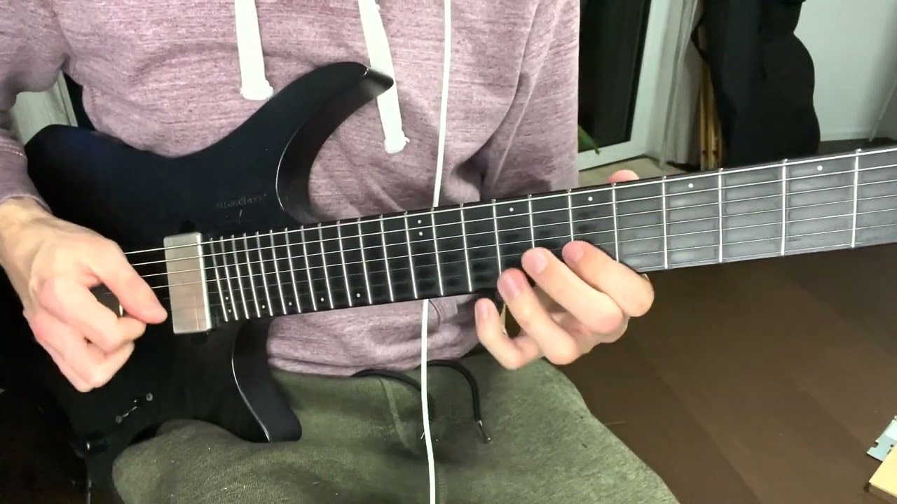 Roberto Barlocci playing a pentatonic superimposition lead lick on electric guitar