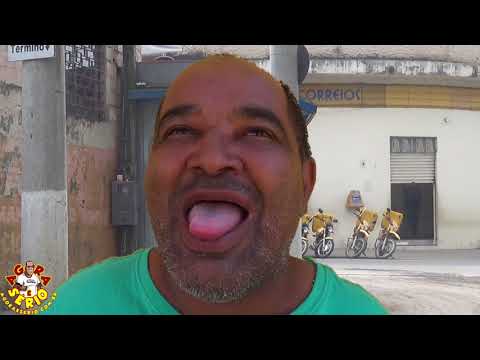 Banca que engoliu  a calçada continua em cima do passeio público