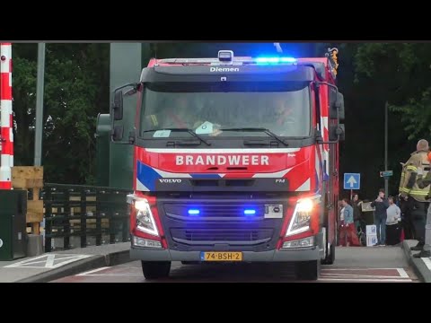 Brandweer Diemen HV 134271 vertrekt met spoed vanaf de Veiligheidsdag in Driemond