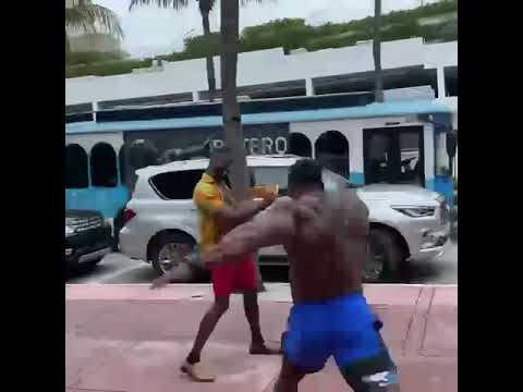 PERSONAL TRAINER CAUGHT HIS CLIENT EATING PIZZA 🍕 IN MIAMI
