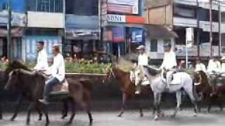 preview picture of video 'Ketangkasan  Berkuda dan Bendi Hias Berastagi (Horse riding competition in berastagi)'